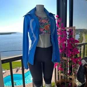 worn once… size 4.basically new and ooohhhh soooo bluuue.